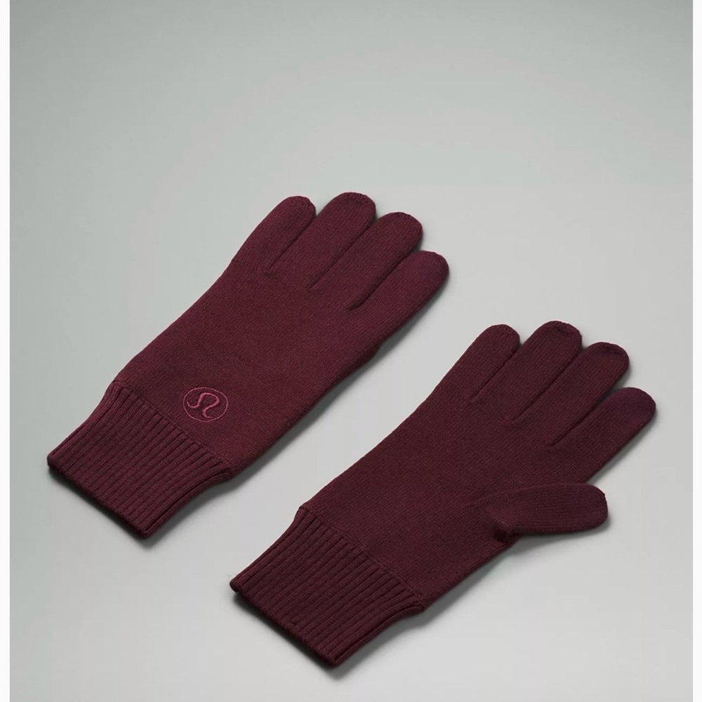 Lululemon Women’s Warm Revalation Tech Gloves. Size M/L.